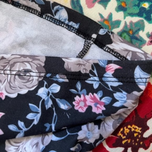 NWT Toms Bodycon Dress Pinks Blues Greys on Black Elegant Floral Size M - Picture 7 of 11